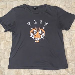 Wildfox Easy Tiger grey tshirt size medium NWOT